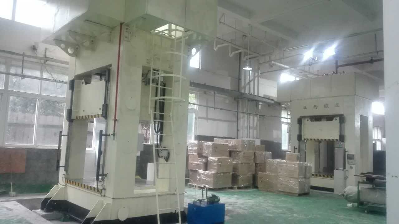 重慶-8臺(tái)汽車(chē)內(nèi)飾件成型液壓機(jī)