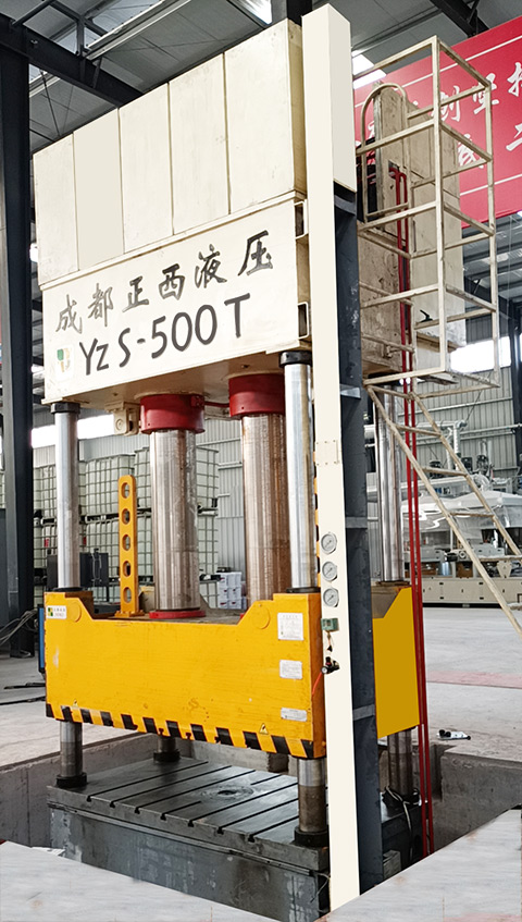 今天小編要分享的是500噸四柱液壓機(jī)再次被客戶復(fù)購，成功交貨的案例。